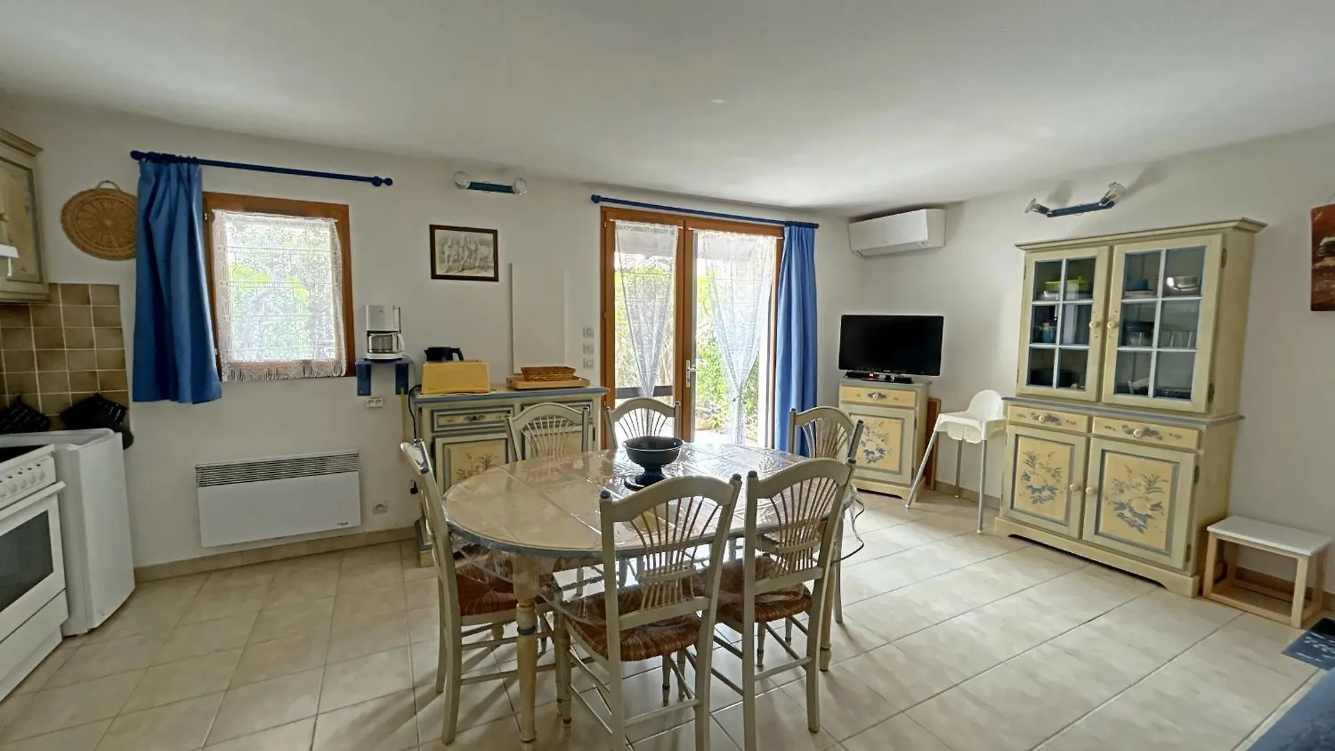 Hébergement de vacances Maison 6 Pers Avec Piscine Commune Et Climatisation - Fr-1-475-166 Les Les Saintes-Maries-de-la-Mer France
