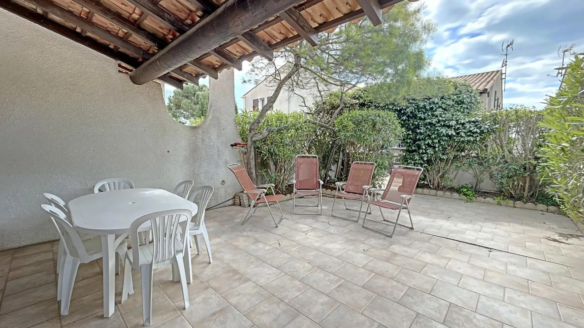 Maison 6 Pers Avec Piscine Commune Et Climatisation - Fr-1-475-166 Saintes-Maries-de-la-Mer 0*,  France